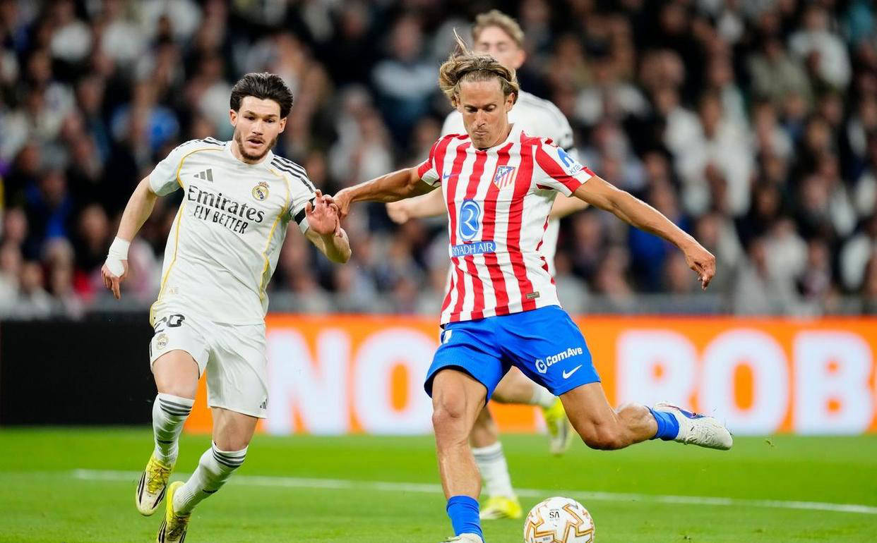 维尼修斯梅开二度助皇马10人逆转马竞 5连胜紧追西甲榜首